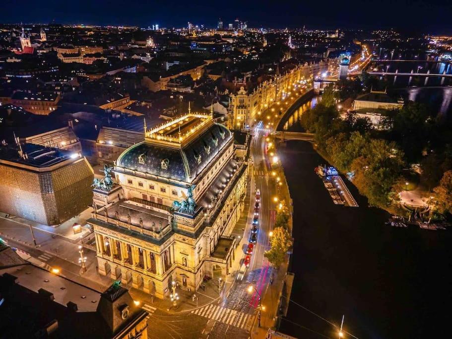 Fabulous River View Studio In The Heart Of Prag