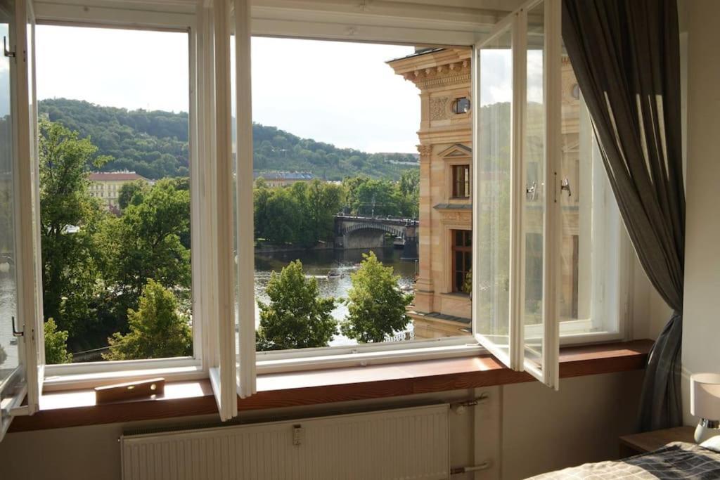Fabulous River View Studio In The Heart Of Apartment Prag