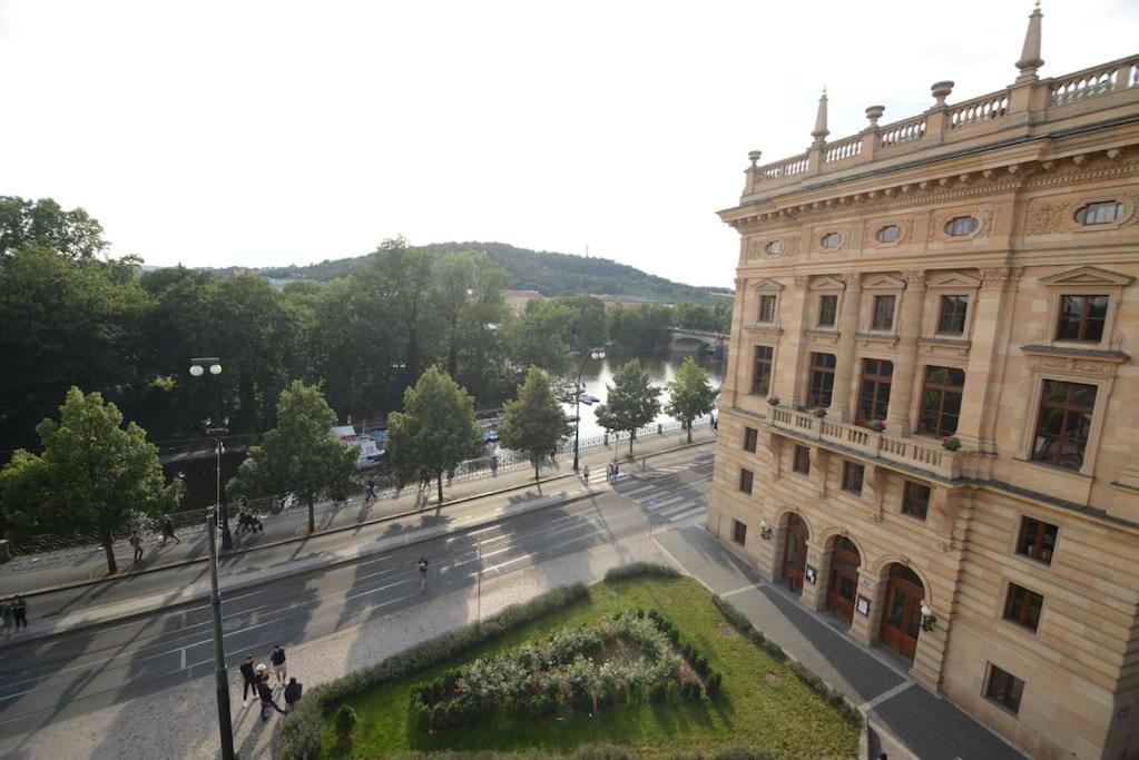 Fabulous River View Studio In The Heart Of * Praha